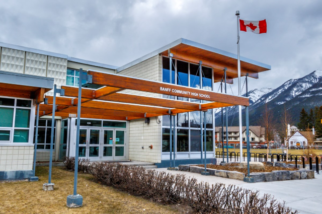 Menyingkap Kualitas SMA Terbaik di Banff Kanada Terbaru 2024